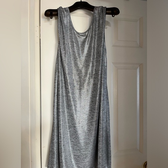 Silver backless shimmery dress - Picture 2 of 6